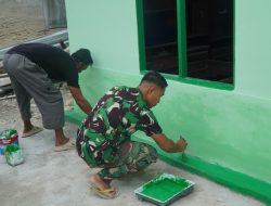 Satgas TMMD ke-129 Kodim 1311/Morowali Laksanakan Pemasangan Pintu dan Pengecatan Akhir RTLH Milik Bapak Suhardi di Desa Umbele Lama