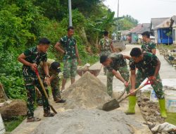 Prajurit Satgas TMMD Ke-129 Genjot Pekerjaan Rabat Jalan Beton di Desa Polewali