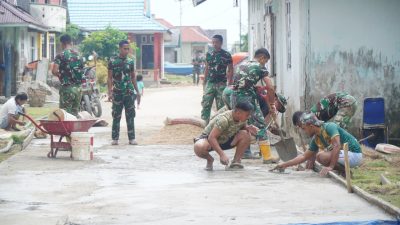 Semangat Gotong Royong Warnai Pembangunan Rabat Beton Jalan di Desa Polewali
