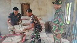 Satgas TMMD Ke-129 Bersama Warga Gotong Royong Turunkan Material Pembangunan di Desa Polewali