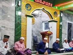 Jamaah Musholla Nurul Ihsan Bidara Cina Rutin Pengajian Usai Subuh
