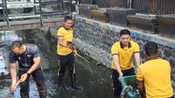 Sambut HUT Kemerdekaan RI ke 81, Polres Kebumen Bersihkan Asrama dan Jalan Sarbini