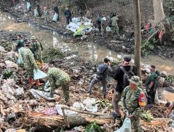 Semangat Merdeka, Kodim Depok Bersama Warga Jaga Sungai dan Lestarikan Lingkungan
