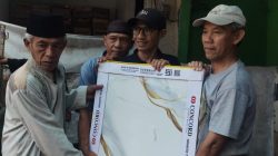 Setelah Baja Ringan, Bakal Calon Kades Cigombong Andri Nugraha Salurkan 200 M² Granit untuk Masjid Jami Riyadusholihin