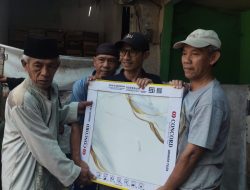 Setelah Baja Ringan, Bakal Calon Kades Cigombong Andri Nugraha Salurkan 200 M² Granit untuk Masjid Jami Riyadusholihin