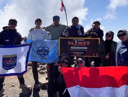 PAM 54 Kota Depok Mendaki ‘Puncak Gunung Slamet’ Ngucapin Selamat HUT RI ke-81