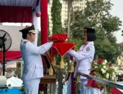 Wakil Wali Kota Depok Chandra Rahmansyah Pimpin Upacara Penurunan Bendera HUT RI ke-81 Suasana Penuh Khidmat