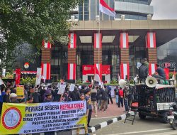 Ratusan Massa SMUK-KMPPN Gelar Aksi Ketiga di KPK, Kali Ini Bawa Dua Akta Notaris Baru