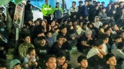 Kapolsek Cikalong Wetan Pimpin Pengamanan Nobar Final Piala Presiden 2026, Situasi Berlangsung Aman dan Kondusif