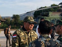 Di Hari Kemerdekaan, Menhan Sjafrie Hadir Salurkan Bantuan bagi Warga Terdampak Gempa NTT