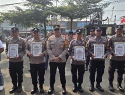 Apel pagi jam pimpinan dan penyerahan penghargaan personel berprestasi Polsek Cikalongwetan