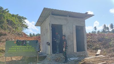 Pekerjaan MCK Masjid Desa Polewali Masuki Tahap Pengaplasan dan Pemasangan Keramik Lantai