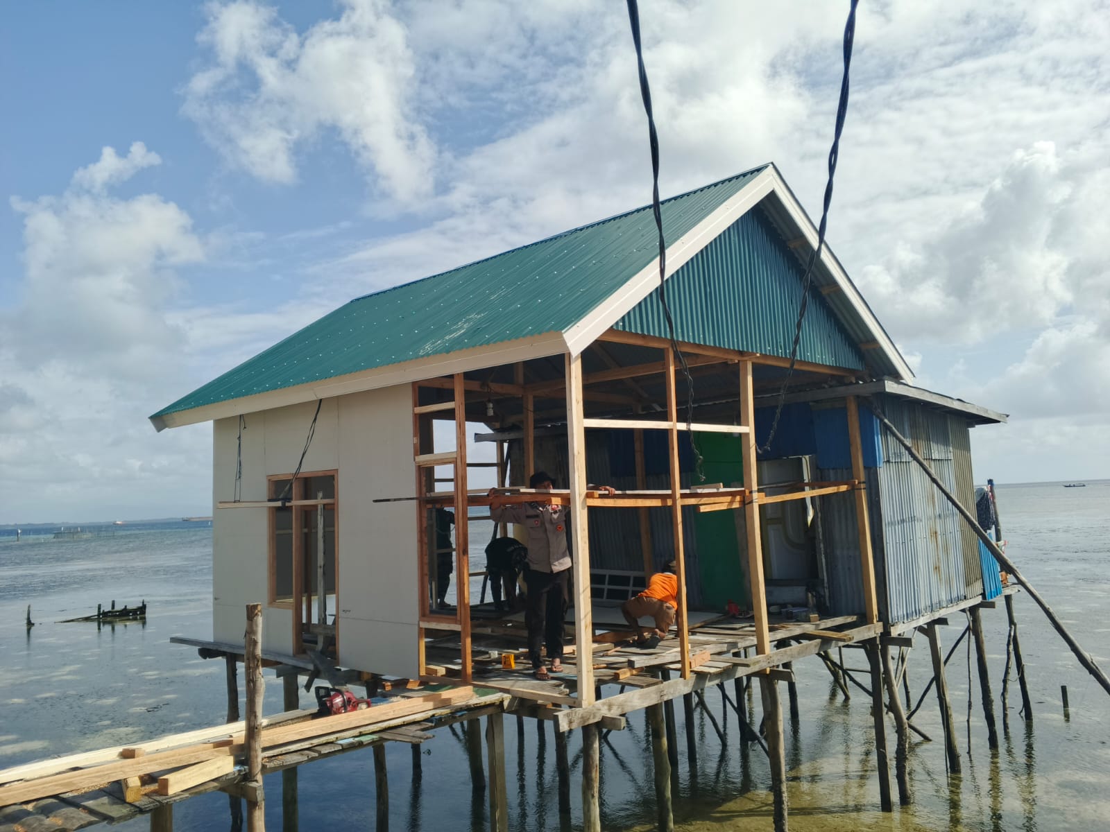 Renovasi RTLH Milik Ibu Samsiah di Desa Umbele Masuki Tahap Pemasangan Dinding dan Lantai