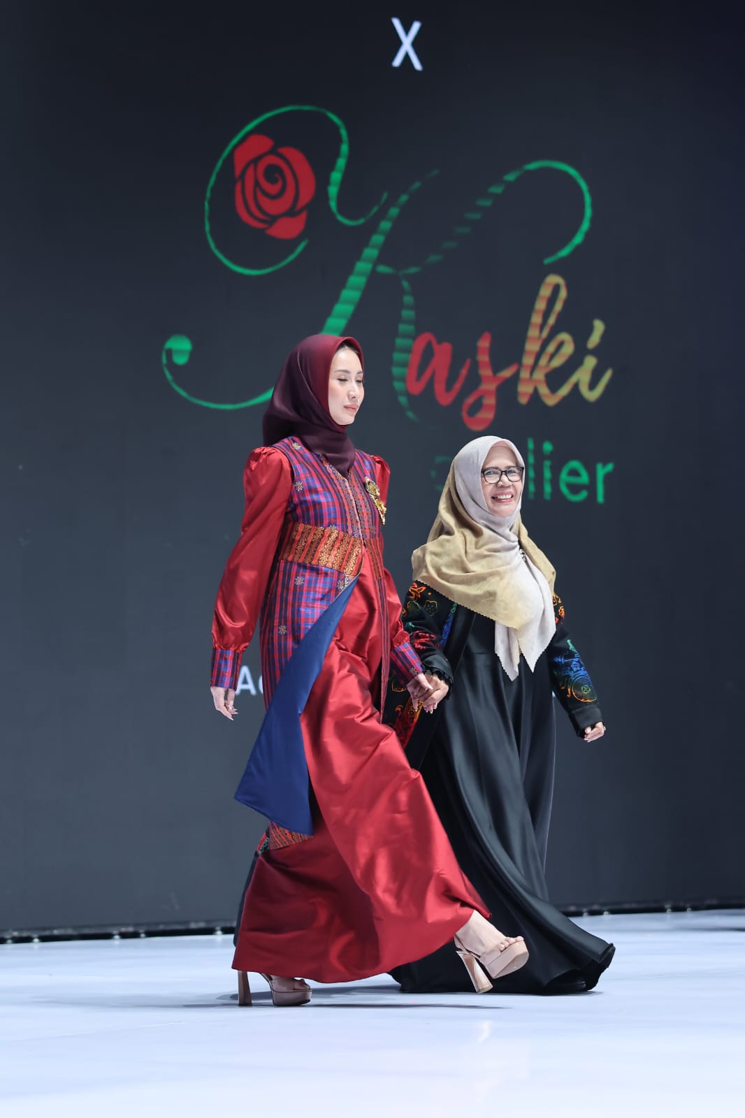 Kaski Atelier Angkat Keindahan Tenun Mandar Lewat Koleksi "Lipaq Saqbe Mandar" di IFW 2026