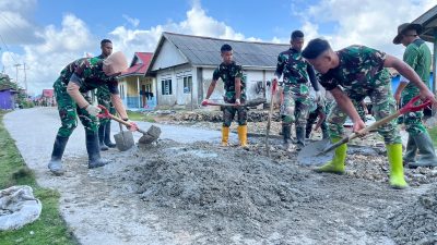 Tak Kenal Panas, Satgas TMMD Ke-129 Terus Kebut Pengecoran Rabat Beton di Desa Polewali