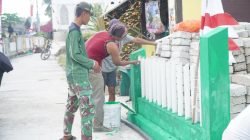 Percantik Desa Umbele, Satgas TMMD Bersama Masyarakat Laksanakan Pengecatan Pagar