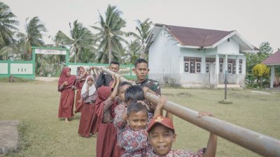 Satgas TMMD Kembali Lanjutkan Pengecoran Lantai SD Negeri Polewali