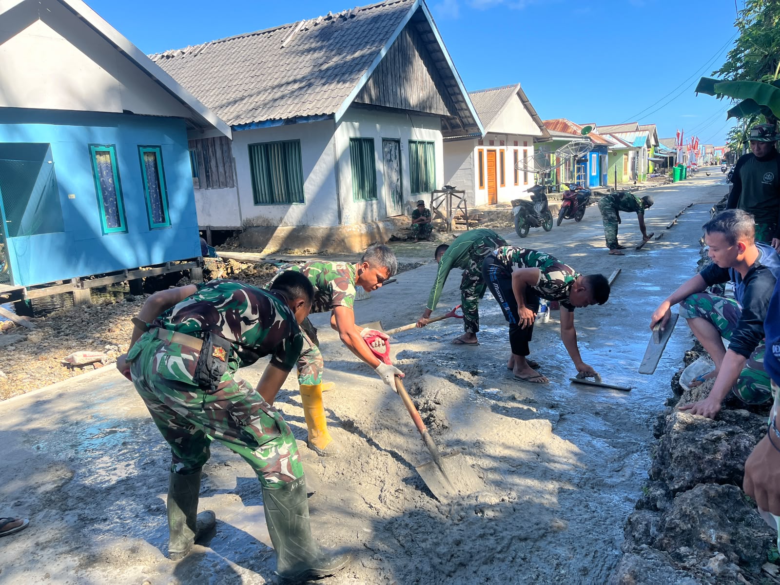 Pekerjaan Rabat Jalan Beton Memasuki Tahap Finishing