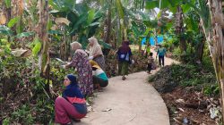 Antusiasme Warga Desa Polewali Tinggi, Kompak Laksanakan Kerja Bakti di Masjid