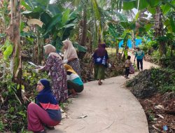 Antusiasme Warga Desa Polewali Tinggi, Kompak Laksanakan Kerja Bakti di Masjid