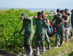 Satgas TMMD Bersama Masyarakat Gotong Royong Memikul Mesin Air untuk Program Manunggal Air
