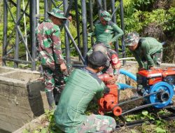 Satgas TMMD Bersama Masyarakat Berjibaku Salurkan Air Bersih ke Desa Umbele
