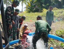 Berkat Sinergitas TNI dan Masyarakat, Aliran Air Bersih di Desa Umbele Berjalan Lancar