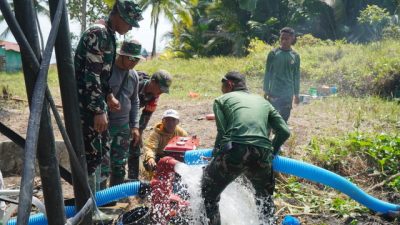 Berkat Sinergitas TNI dan Masyarakat, Aliran Air Bersih di Desa Umbele Berjalan Lancar