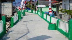 Pengecatan Pagar Empat Desa Kepulauan Umbele Rampung, Lingkungan Semakin Rapi dan Indah