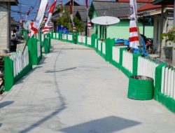 Pengecatan Pagar Empat Desa Kepulauan Umbele Rampung, Lingkungan Semakin Rapi dan Indah