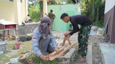 Satgas TMMD Bantu Renovasi MCK di SDN Polewali