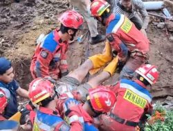 Pekerja Tertimpa Beton Turap di Jaktim, Evakuasi Berlangsung 3 Jam