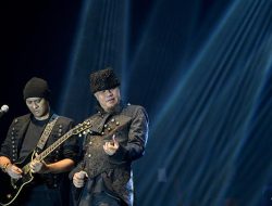 Ahmad Dhani dan Andra Rayakan 40 Tahun Persahabatan Lewat Konser Intimate