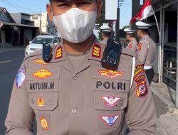 Polres Kuningan Bagikan Masker Gratis Antisipasi Abu Vulkanik