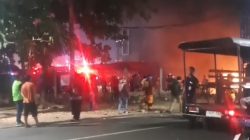 Kebakaran Melanda Pasar Mobil Kemayoran, 22 Unit Damkar Dikerahkan