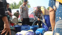Polres Kuningan Gercep Salurkan Tiga Tangki Air Bersih untuk Warga Cihanjaro