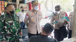 Polsek Grogol Petamburan Bagikan 400 Masker, Antisipasi Abu Vulkanik