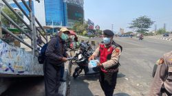 Siaga Potensi Abu Vulkanik, Polsek Tambora Bagikan 525 Masker kepada Masyarakat