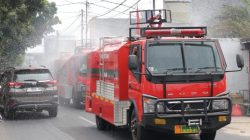 Peduli Kesehatan Warga, Yonarhanud 10/ABC Kerahkan Water Tank Bersihkan Debu Vulkanik