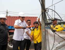 Pemkot Jaktim Tertibkan Kabel Fiber Optik Semrawut di Jalan Sultan Hamengkubuwono IX