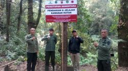 Cegah Karhutla, Perhutani KPH Bandung Utara Pasang Plang Larangan Pendakian