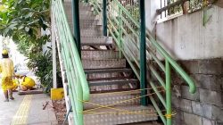 JPO Kyai Maja di Jaksel Ditutup, Pelat Besi Tangga Hilang