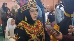 Kenakan Pakaian Adat Kalimantan Timur, DPRD Kota Depok Qonita Lutfiyah Wujud Kebinekaan