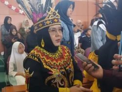 Kenakan Pakaian Adat Kalimantan Timur, DPRD Kota Depok Qonita Lutfiyah Wujud Kebinekaan