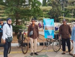 KOSTI Kota Depok Curi Perhatian di CFD Pamerkan Sepeda Tua Nikmati Suasana Sambil Olahraga