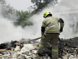 Mendadak Sesak Napas hingga Pingsan, Pemilik Lahan TPS Liar Meninggal saat Padamkan Api Kebakaran di Lio Depok