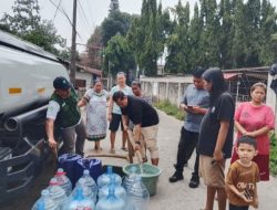 Masih Membutuhkan Air Bersih, Anggota DPRD Depok Imam Turidi Salurkan 10 Ribu Liter Air Bersih ke Warga RW 15 Kemirimuka