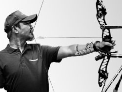 Unik! Kholidin Gunakan Gigi untuk Tarik Busur, Bersiap Tanding di Para Games 2026