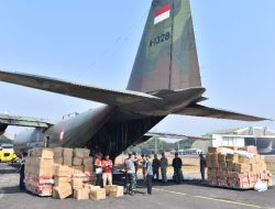 Dukung Penanganan Karhutla, Lanud Halim Perdanakusuma Kembali Kirim APD dan Tabung Oksigen ke Kalimantan