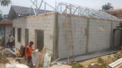 Wujud Kepedulian TNI, Warga Ciwidey Terima Bantuan Pembangunan Rutilahu Jelang HUT ke-81 TNI